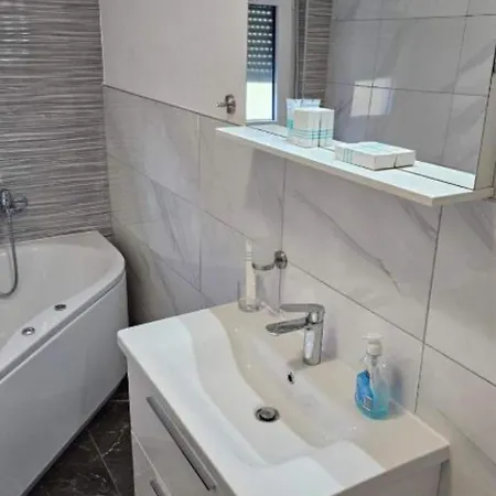 Spacious With Outdoor Swimming Pool In - Two Bedroom *