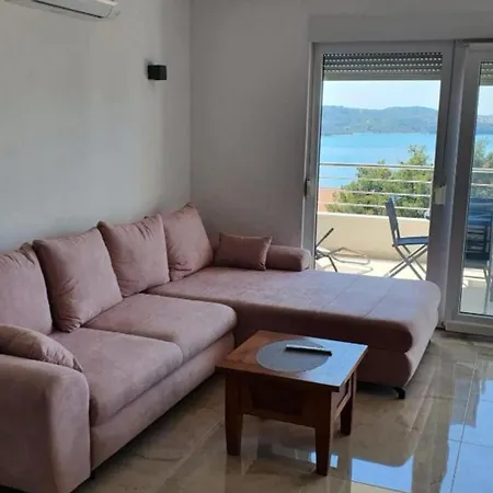 Spacious With Outdoor Swimming Pool In - Two Bedroom * 트로기르