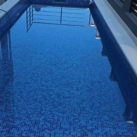 Spacious With Outdoor Swimming Pool In - Two Bedroom 아파트 *