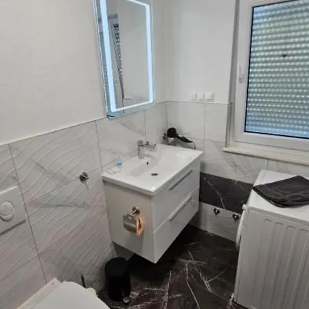 아파트 Spacious With Outdoor Swimming Pool In - Two Bedroom 트로기르