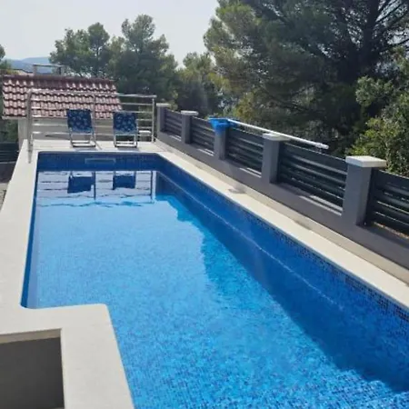 Spacious With Outdoor Swimming Pool In - Two Bedroom 아파트